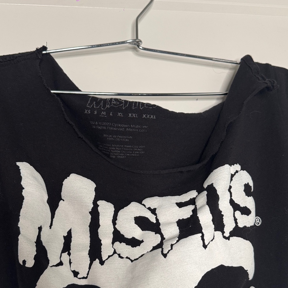 Official Misfits Branded Band Tee Raw Hem Collar - Picture 4 of 5